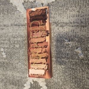 Urban Decay Naked Heat Eyeshadow Palette